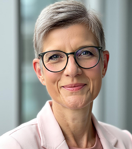 Kirsten Mayer headshot