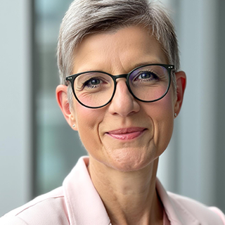 Kirsten Mayer headshot